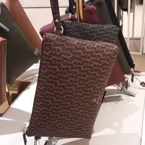 ⁦Aigner pouch⁩ - الصورة ⁦4⁩